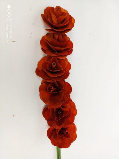 trandafir cu petale de lemn